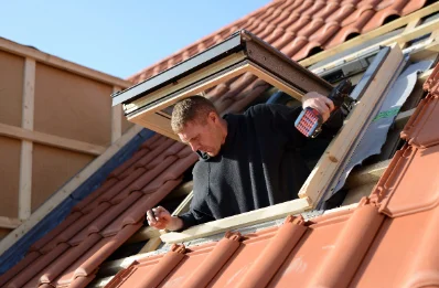 Pose de fenêtres de toit Velux à Escaro